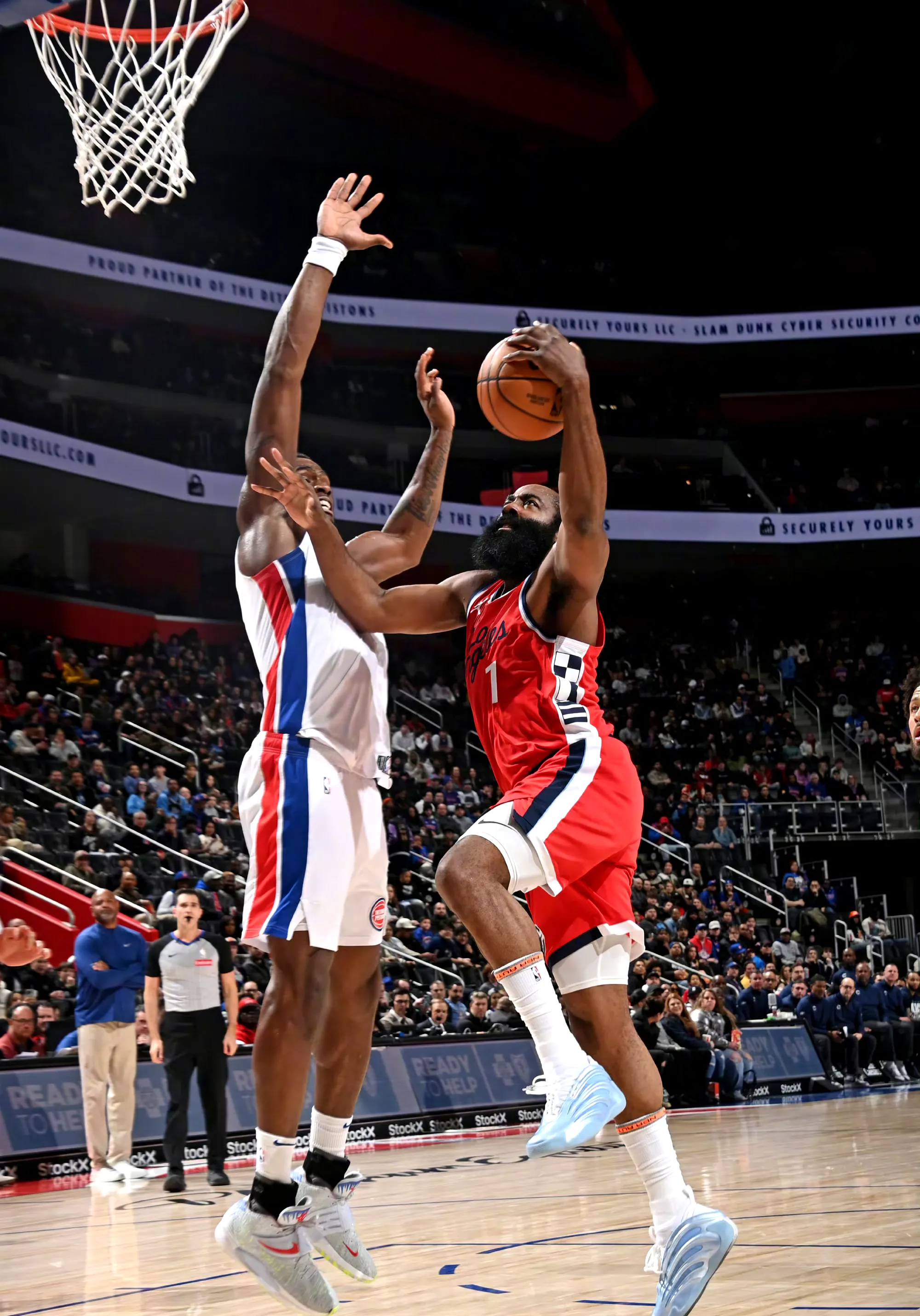 关于快船主场取胜晋级次轮的信息