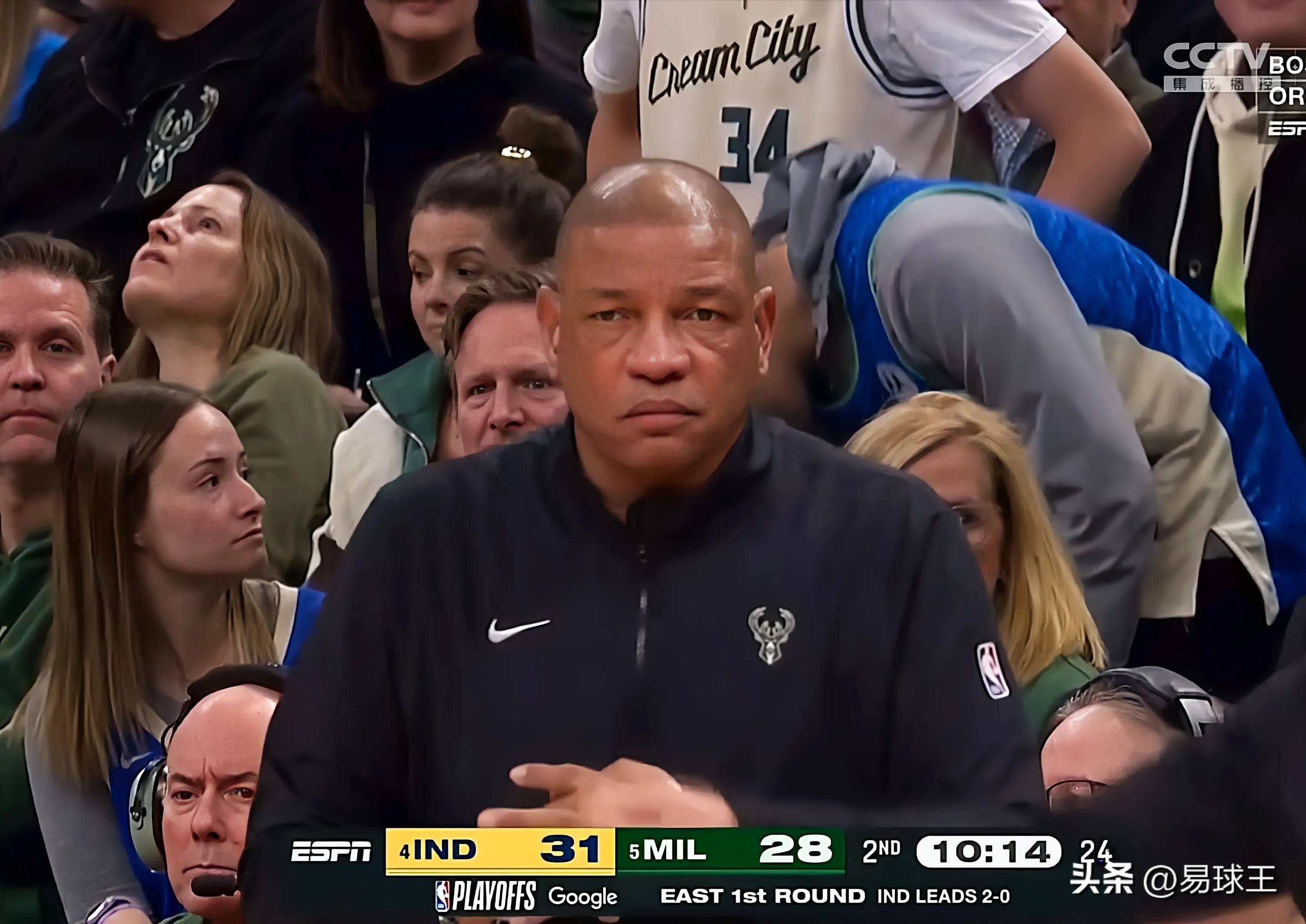 勇士客场惜败雄鹿,近期状态低迷 勇士客场惜败雄鹿,近期状态低迷