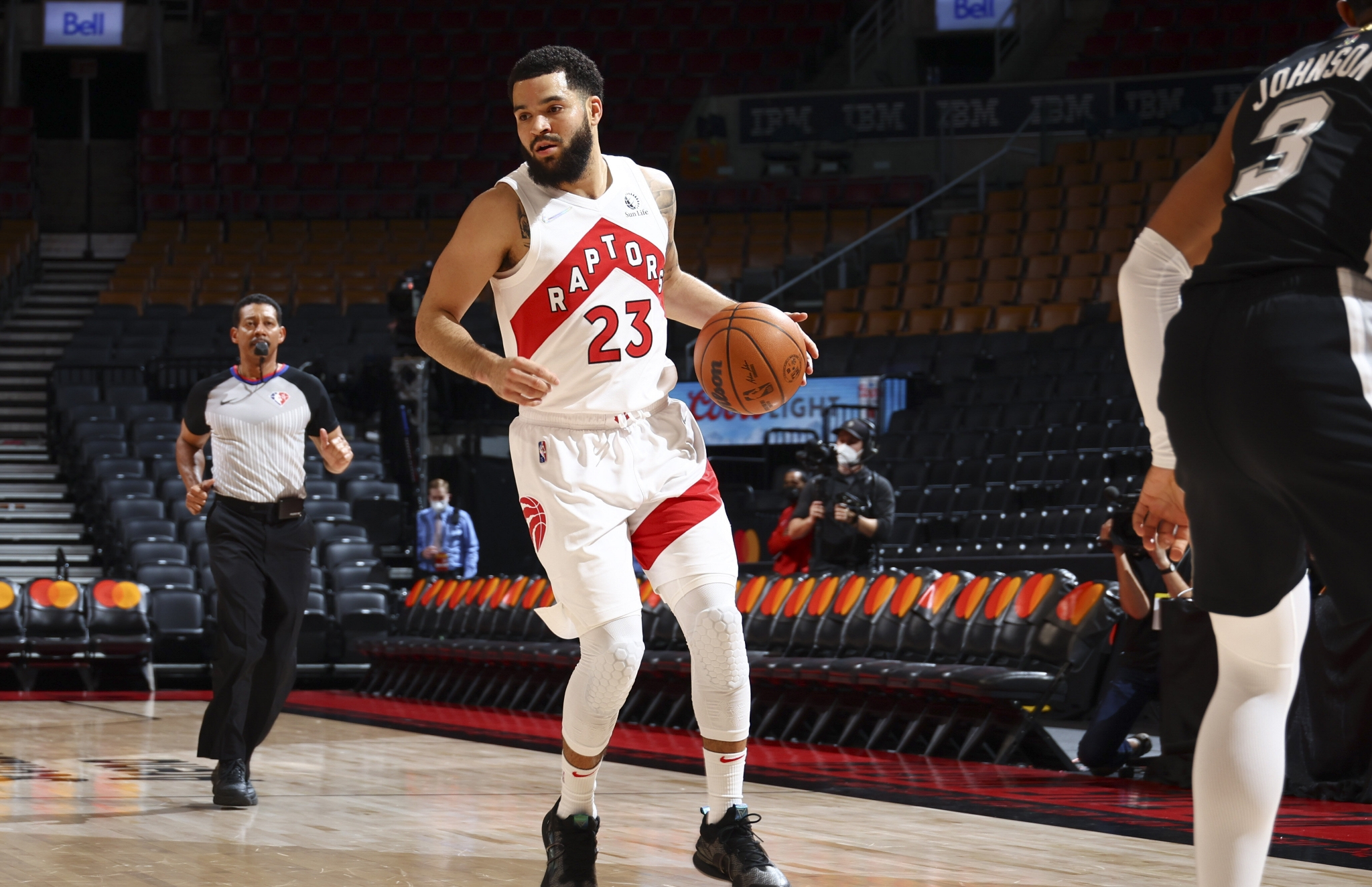 关于猛龙大胜森林狼，范弗利特得分高效的信息