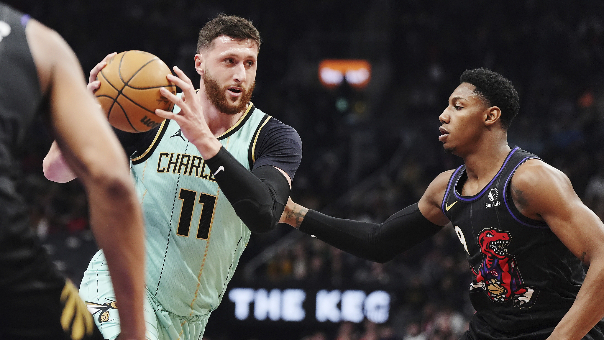 猛龙击败黄蜂取得三连胜 猛龙击败黄蜂取得三连胜