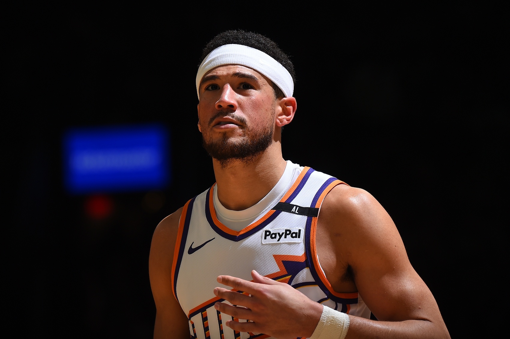 太阳惊险胜掘金，布克绝杀收获30分的简单介绍