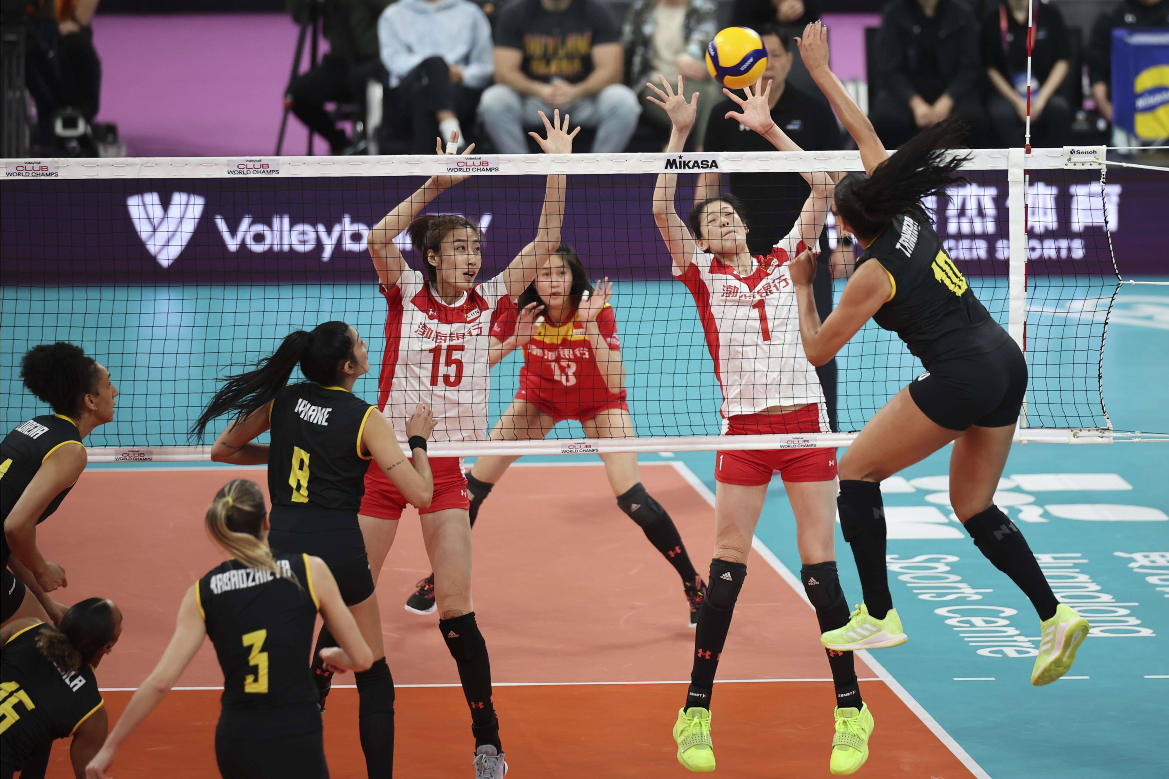 排球选手刷新世界纪录,震撼全场 排球选手刷新世界纪录,震撼全场