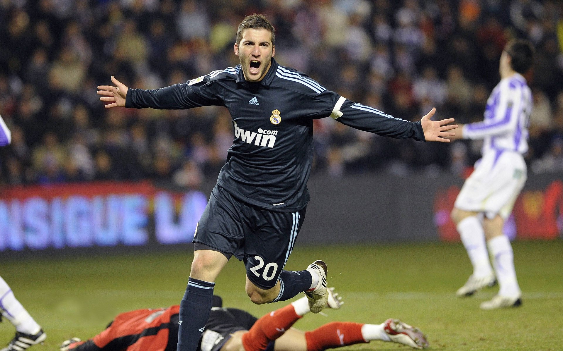 2026世界杯之夜,英格拉姆于长夜破晓时连续命中关键节点